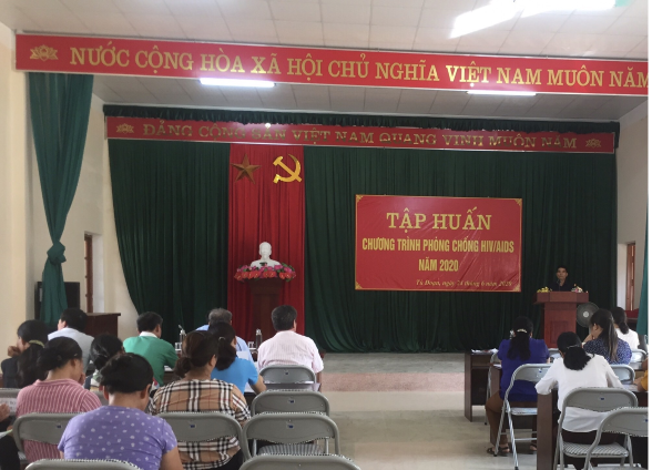 Đồng chí Lành Văn Kiên, Phó Chủ tịch UBND xã  phát biểu tại buổi tập huấn